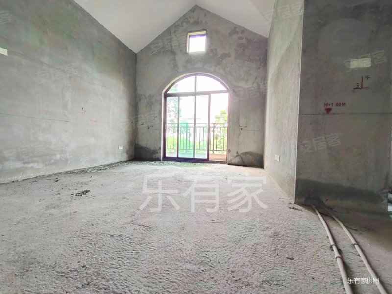 嘉宏锦城别墅出售有车位居住舒适