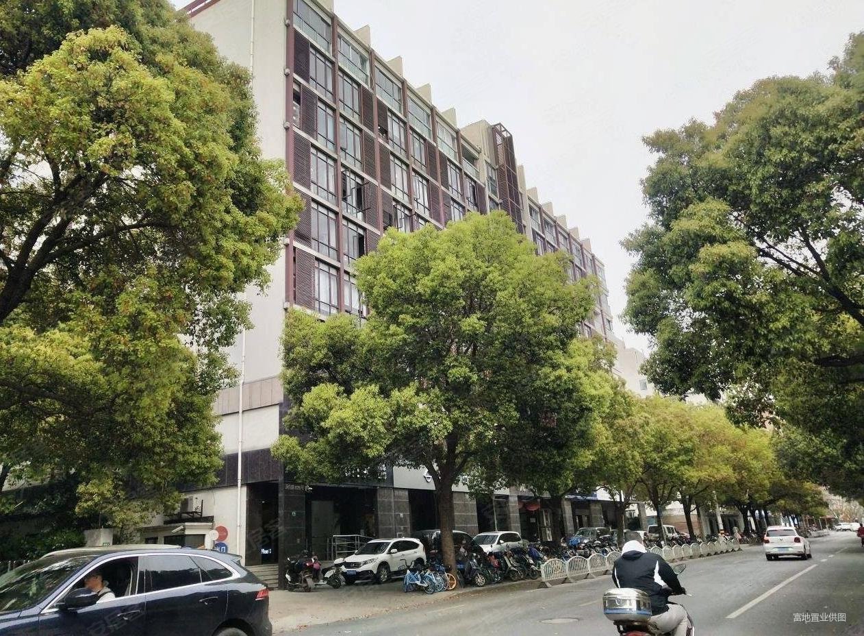 长宁区 2号线 威宁路地铁口, 边套朝南户型 精装交付 可看,光华大厦