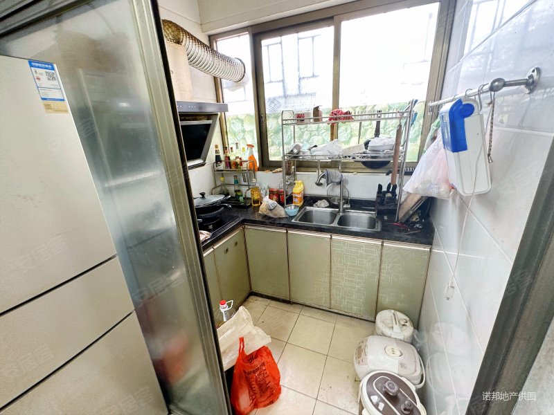 皇朝广场83平58万3室2厅1卫