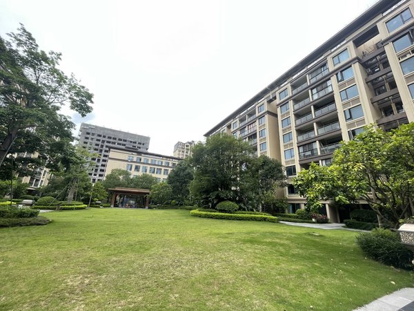 汕头龙湖东海岸龙光御海天禧(商住楼)园心南向!花园小区清点舒适!