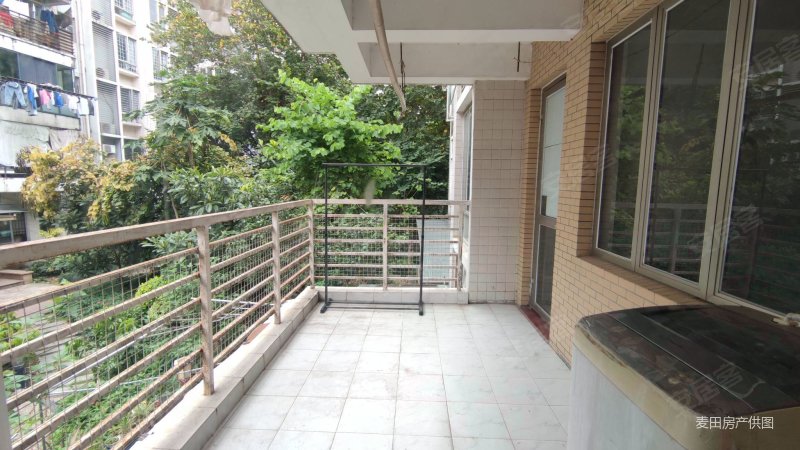 社区中心,大三房带20平入户花园,总价低,融信第一城二手房,188万,3室2