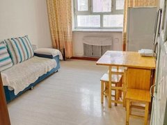 齐齐哈尔龙沙龙沙公园红星小区三楼，东，两室一厅家电家具齐全，热水器冰箱洗衣机，出租房源真实图片