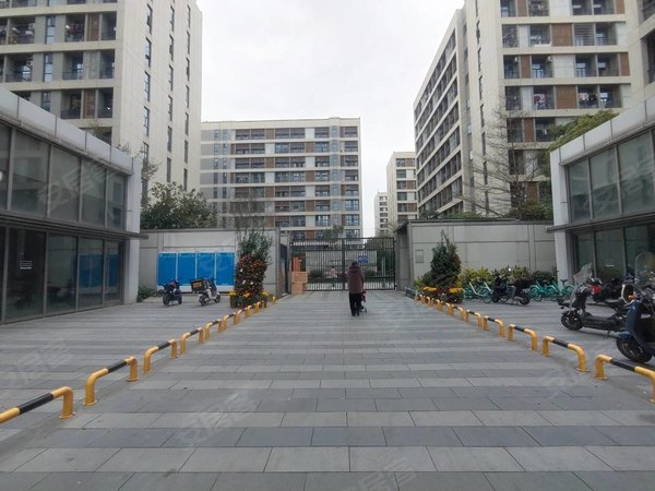 【多图】绿地空港国际中心,镜湖大道租房,绿地空港豪华装修单间,花都