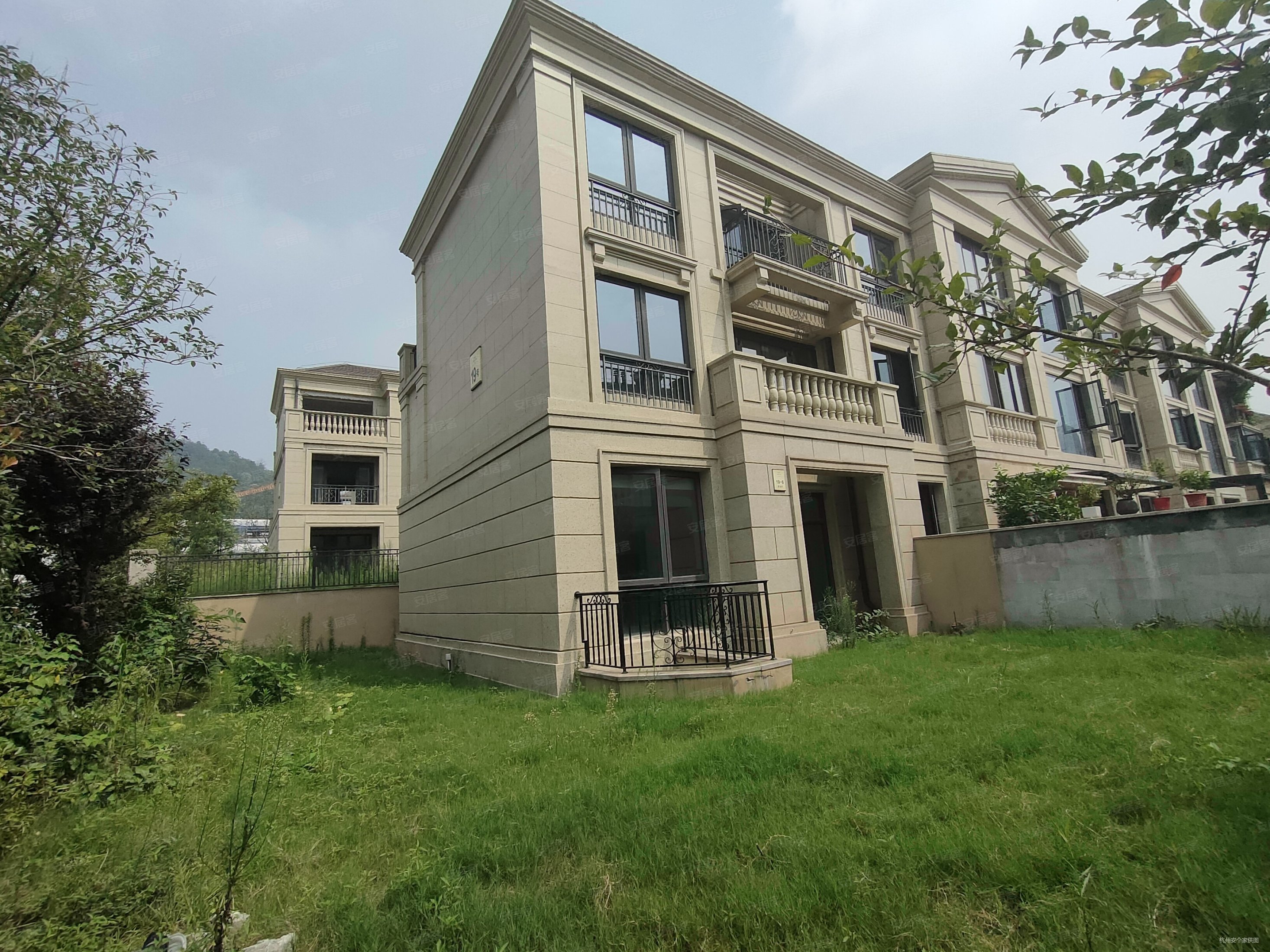 九龙仓雍景山(别墅)4室2厅4卫138.82㎡南570万