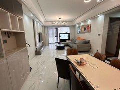 怀化鹤城河西经开区河西陆港学校大型小区碧桂园十里江湾,豪装四房两厅两卫。出租房源真实图片