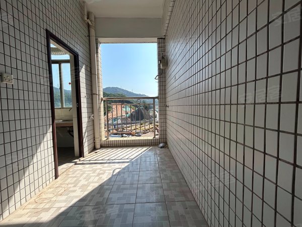 深圳龙华龙华深圳龙溪山庄10号线雅宝,地铁口,精装修,大二房,家具齐全