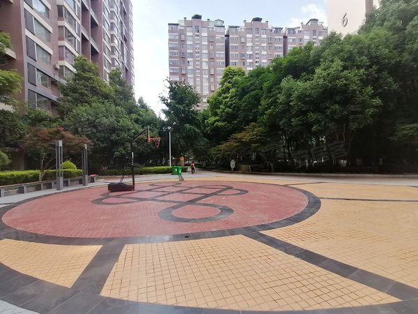 昆明盘龙江东花园金江小区瑞园地铁口 带车库车位 精装修 电梯大跃层