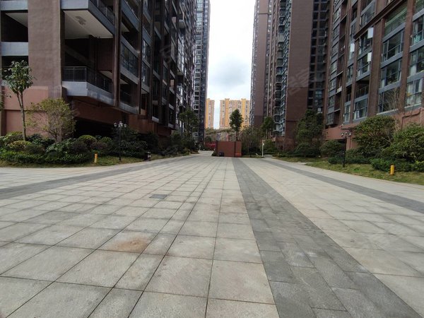 贵阳清镇城区中环国际(d区)中环国际d区2房学校医院菜市场门口超市