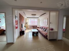 日照东港城西市医院附近百发居委一区  精装三室  室内干净出租房源真实图片