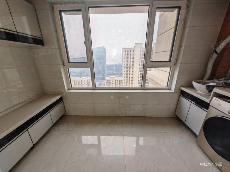 齐鲁软件园高新万达中垠雅苑雅居园精装三室有车位急售