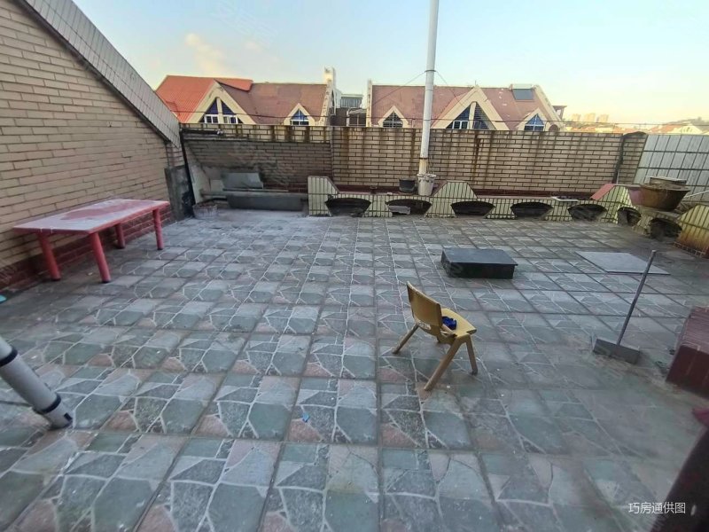 急售圣湖小区大露台院子电梯大平层两卫朝南4房