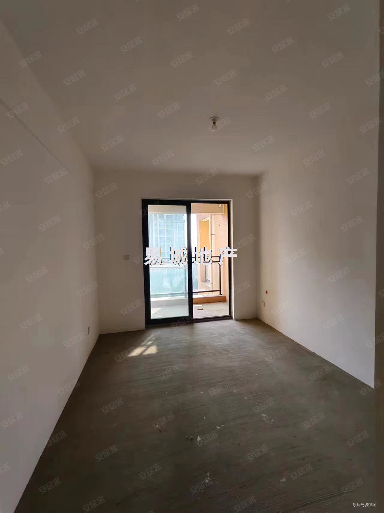 四川省财厅修建电梯房清水套四三卫大平层前后带通阳台