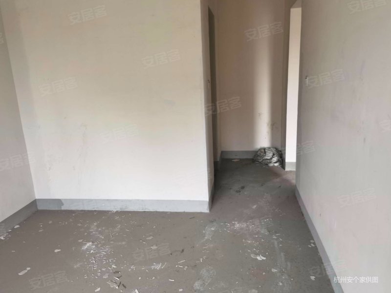 双卫 商圈成熟 高楼层视野无遮挡 临地铁 小三居 交通便利,金帝海珀