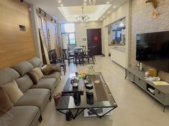 深圳盐田大梅沙大梅沙湖边别墅 带电梯 独立大门进出小区 适合公司或住家出租房源真实图片