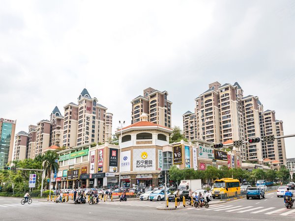深圳宝安西乡圣淘沙骏园1号线西乡正地铁口南北通透双阳台 天虹对面