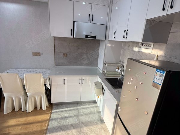 海宁长安镇农发区新天地公馆大学城旁 朗诗新天地公寓 一室精装房 好楼层出租房源真实图片