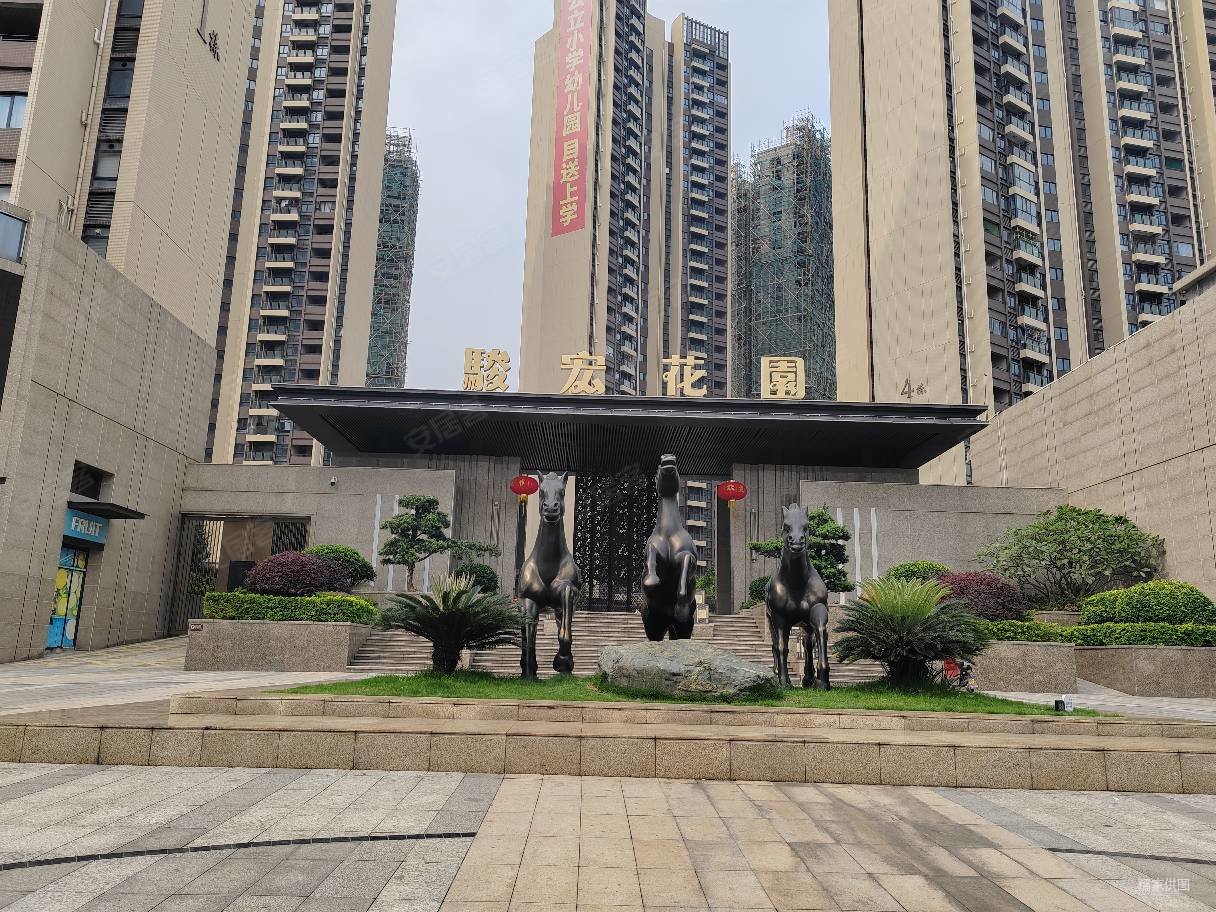 骏宏花园装修好小三房配上家具家电就可入住