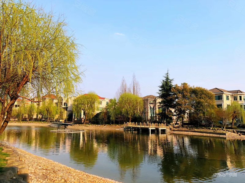 世茂湖滨花园别墅