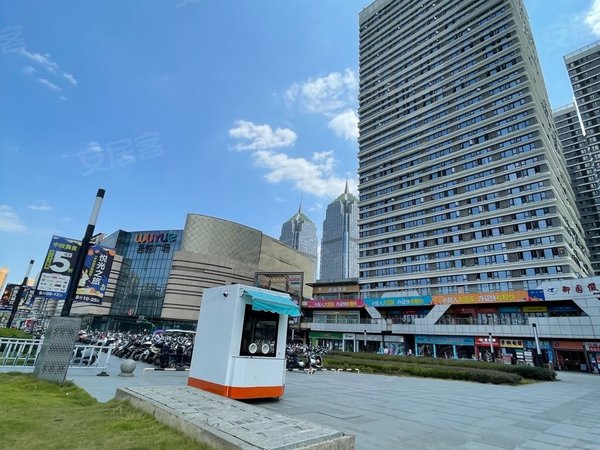 桂林临桂一院两馆吾悦广场(商住楼)金贸中心吾悦广场旁!