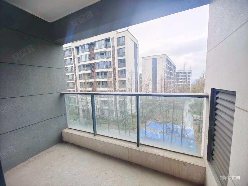 龙湖品质轻轨站边30万方商业扶持,龙湖三千庭北区二手房,138万,3室2厅