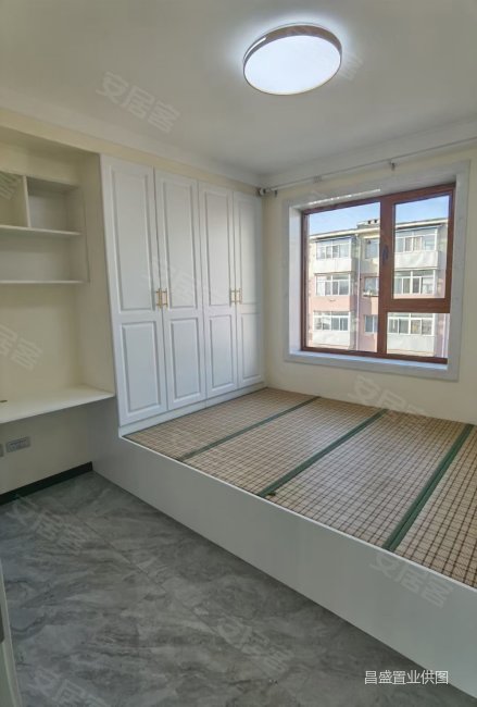 62平精装修带家具2室一厅5楼198万