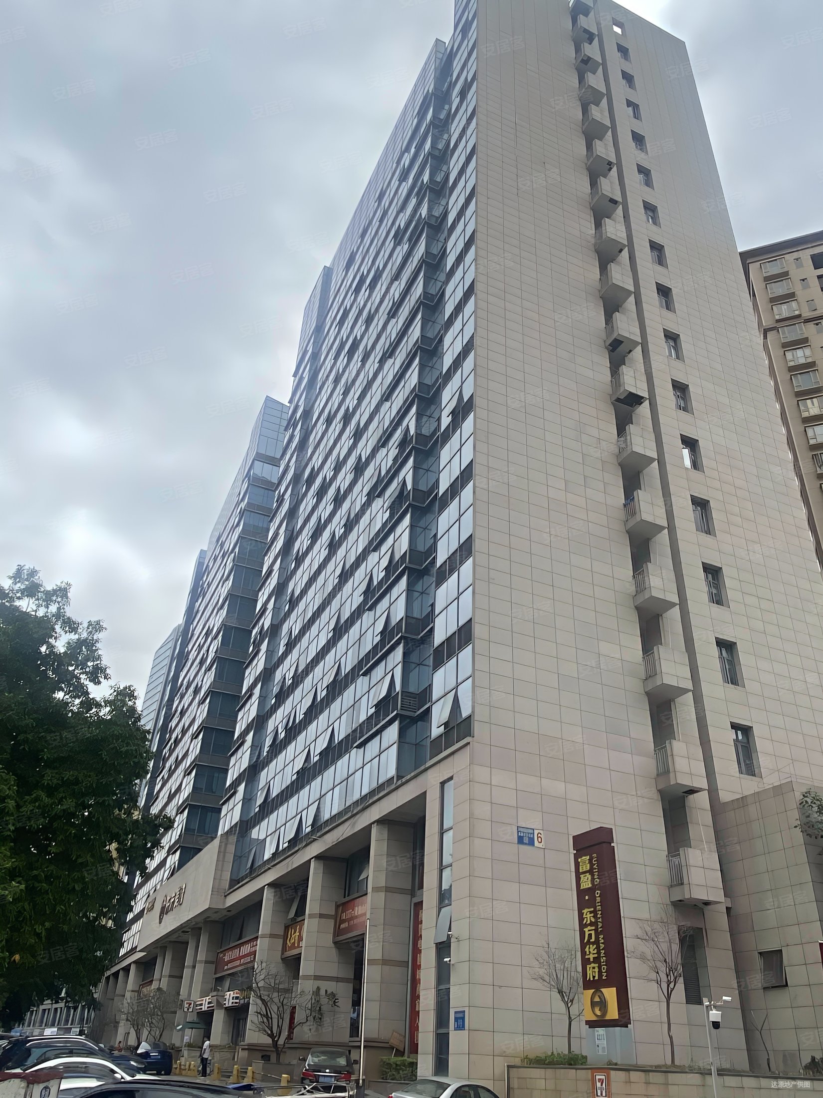 东方华府46平方复式精装修1房1厅朝南带阳台158万随时看房