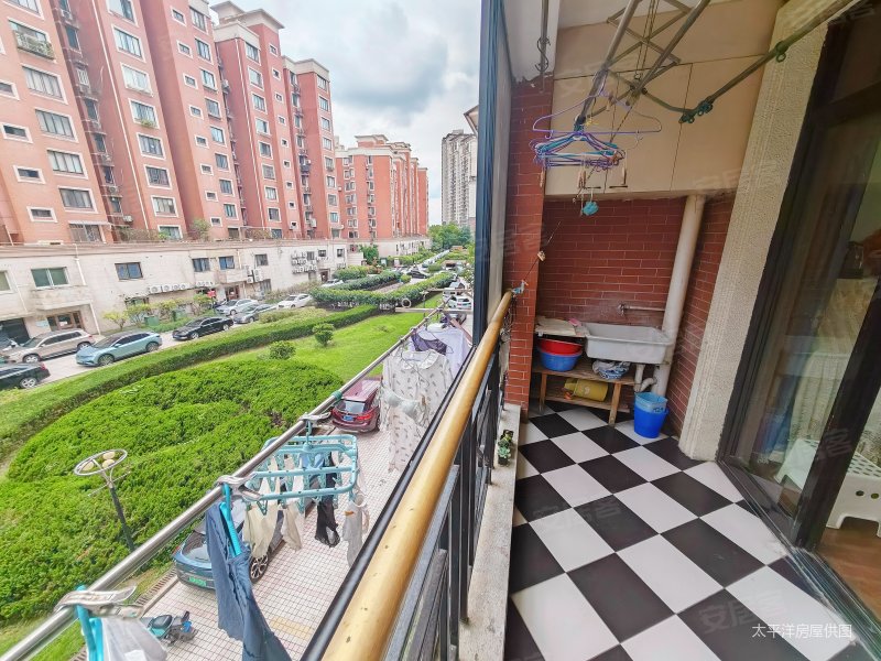 版块总价 一套,我拿到了底价,看房我直接安排,业主熟悉好谈,上海花城