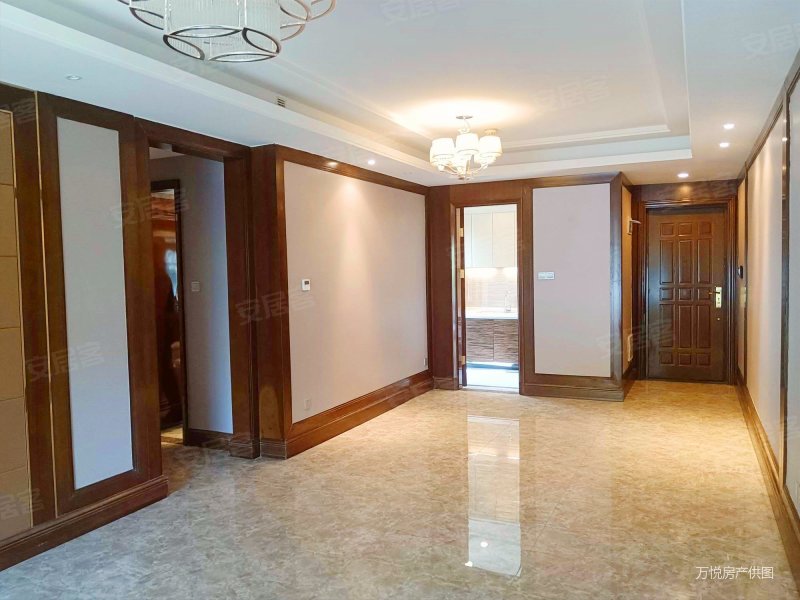 恒大龙奥御苑 中间楼层 小区新 装修好 临地铁 交通便捷