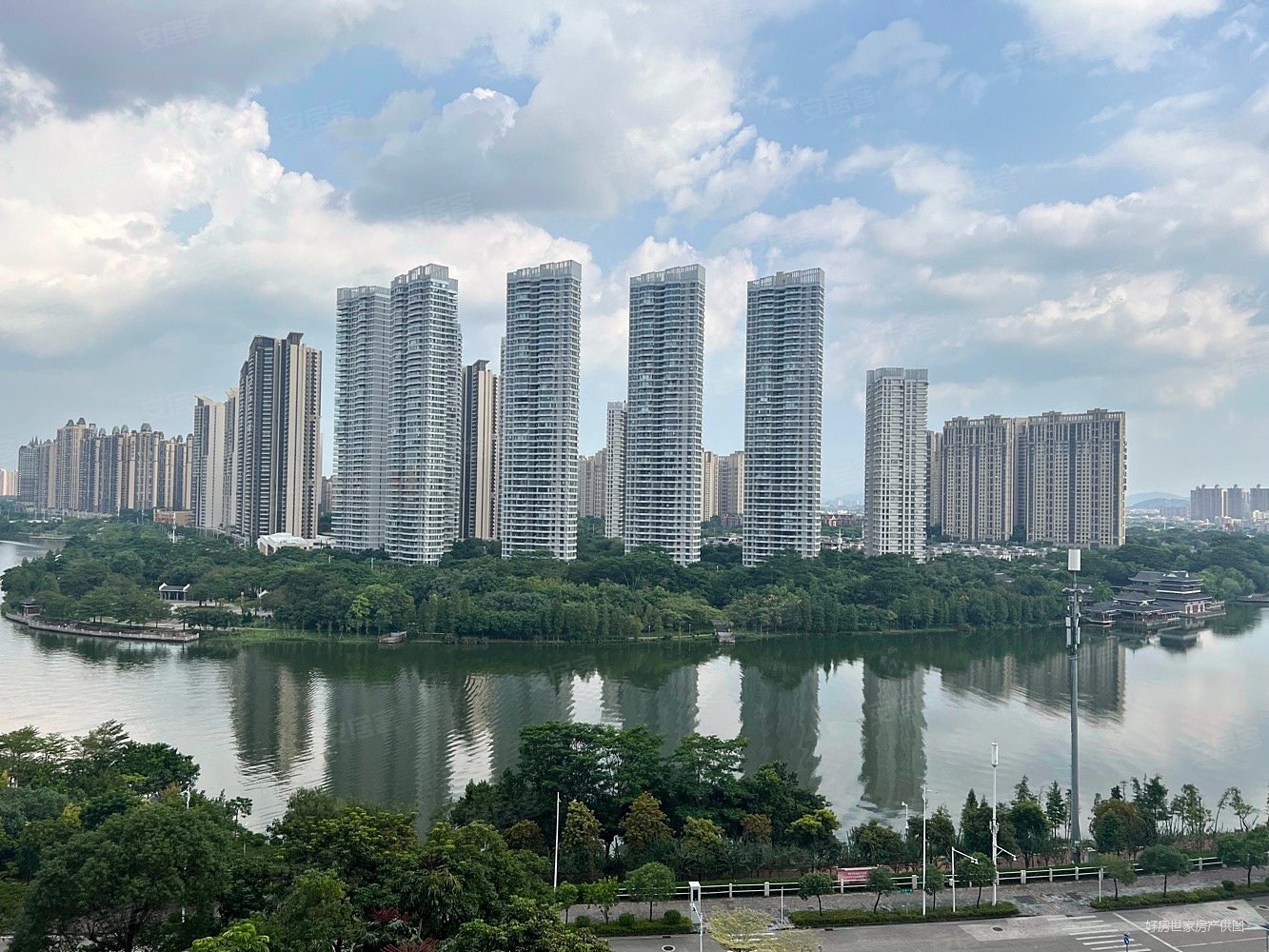 方直广场金山湖的风迎面吹来业主出国深造忍痛惜别豪宅