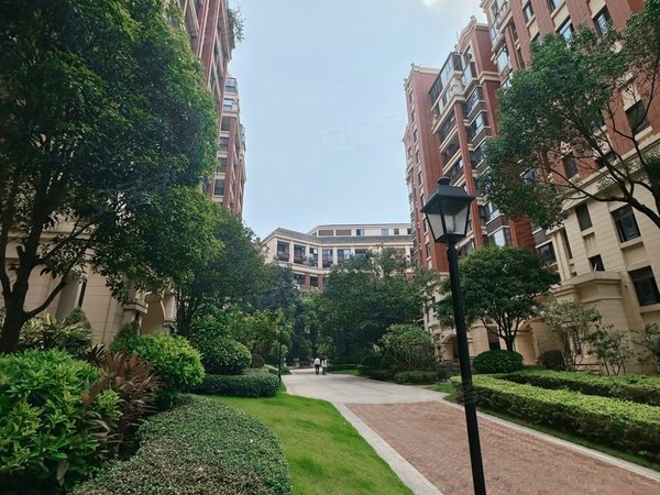 南宁青秀东盟商务中房翡翠湾东盟商务区豪装2房小高层,环境very nice