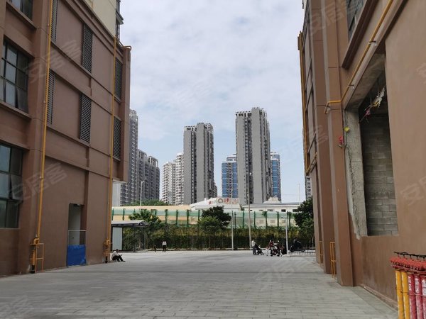 南宁西乡塘相思湖新区清川商贸城清川地铁口,清川商贸城小区,精装1房1