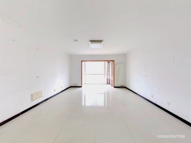 瑞海名苑  四室 中间楼层 诚心出售 价位可议