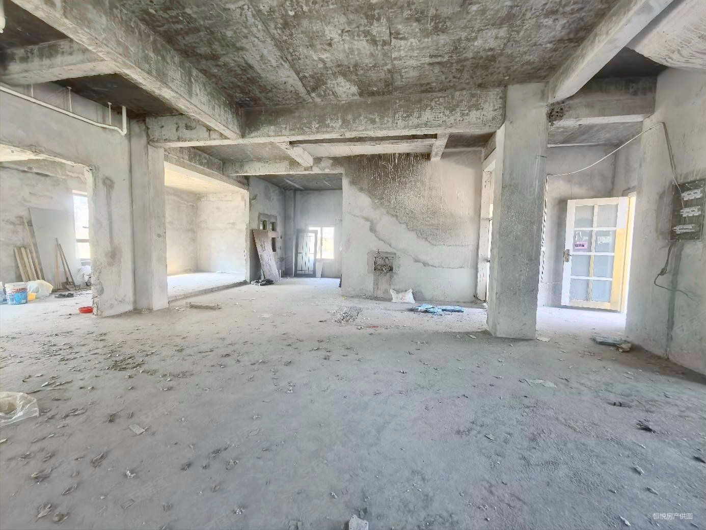 阳明山庄5室2厅2卫360㎡南北555万