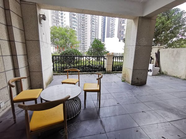 贵阳观山湖会展城中天铭廷金融城 带前后花园 精装复式洋房 可租办公