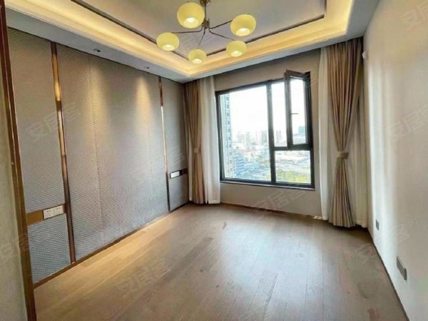 上海杨浦新江湾城戎辉苑店长!