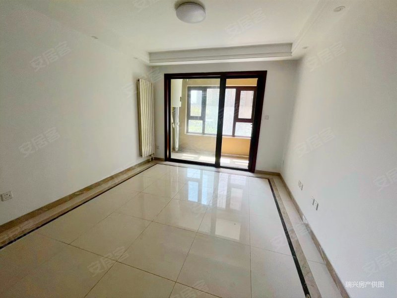 中海珑湾一期!中间楼层100平三室!高层价格住小高!