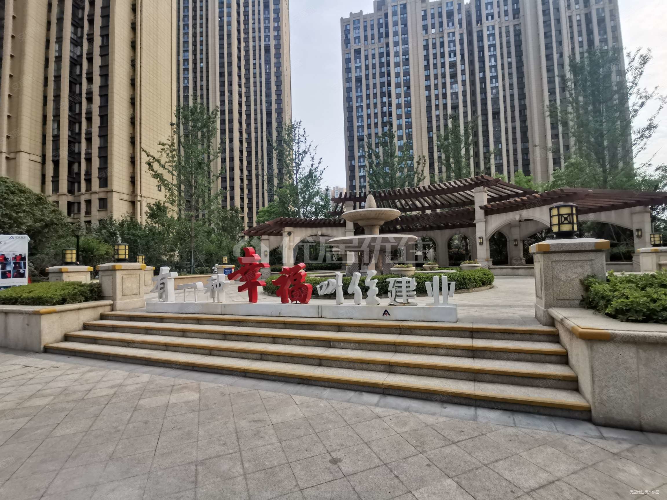 建业一号城邦首付30万精 装 三室一厅 大市证 满两年
