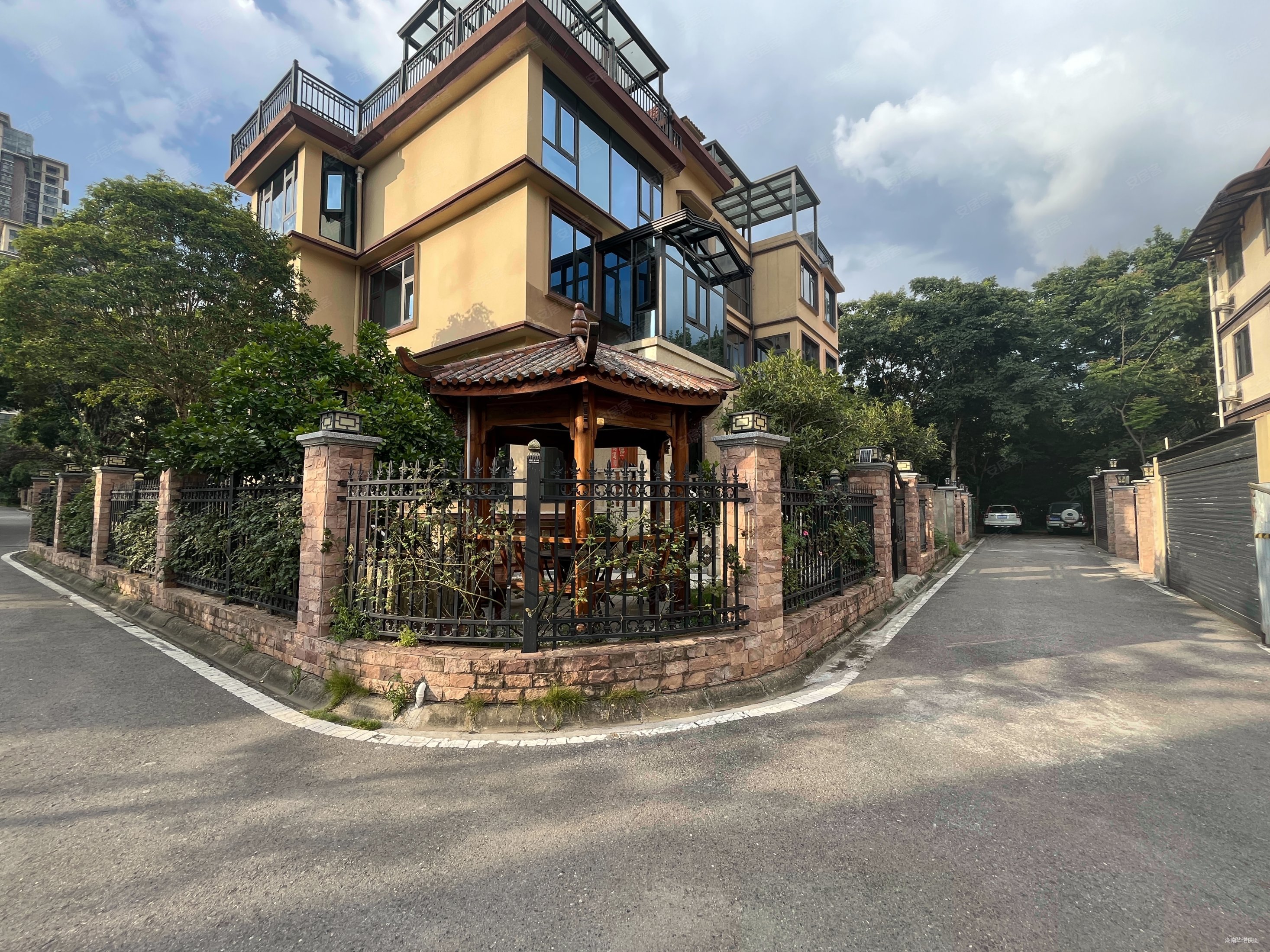 九龙领仕汇(别墅)5室2厅3卫229.38㎡南北400万