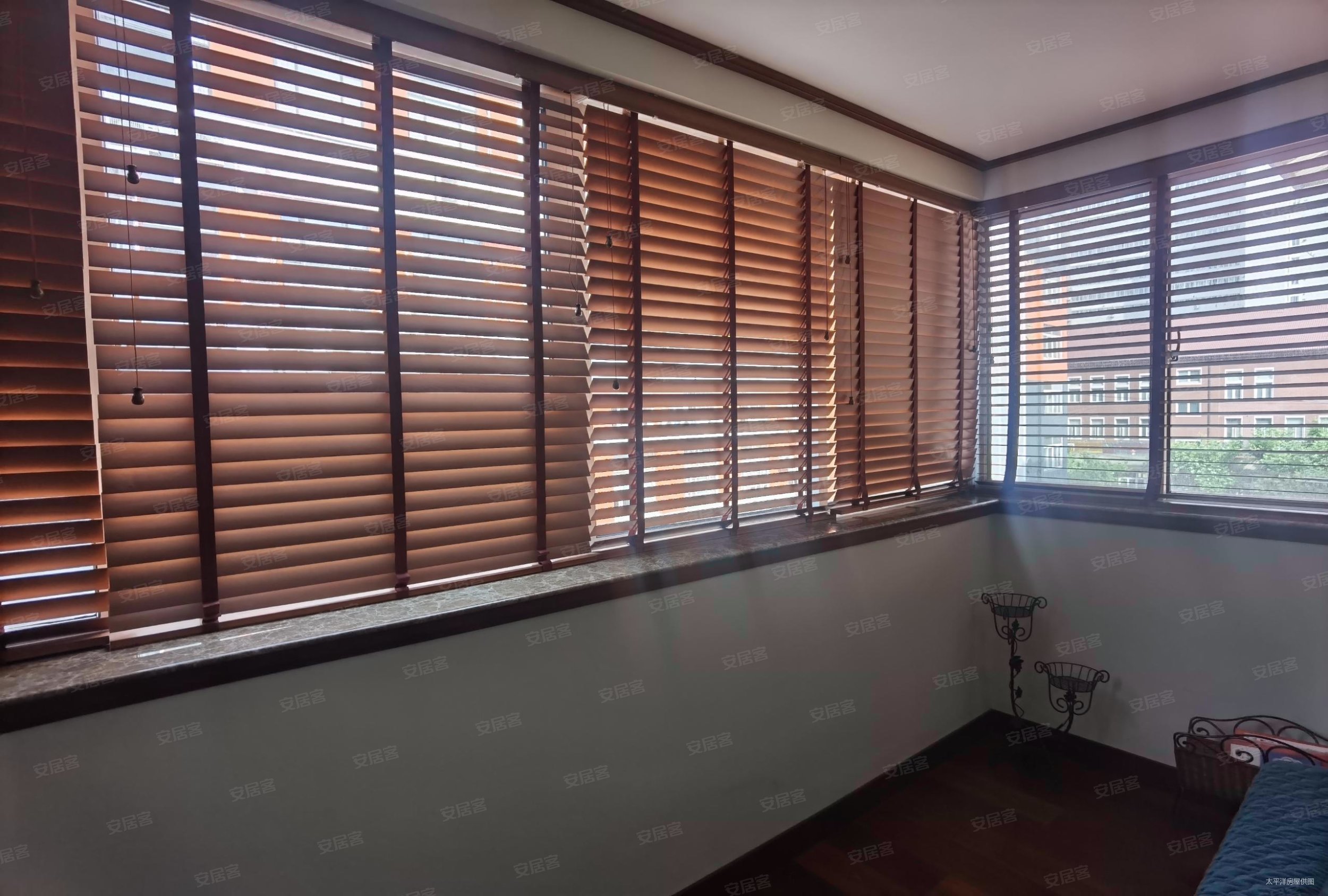 静安四季公寓 双卫 南北通透 带电梯 临地铁 中间楼层采光好