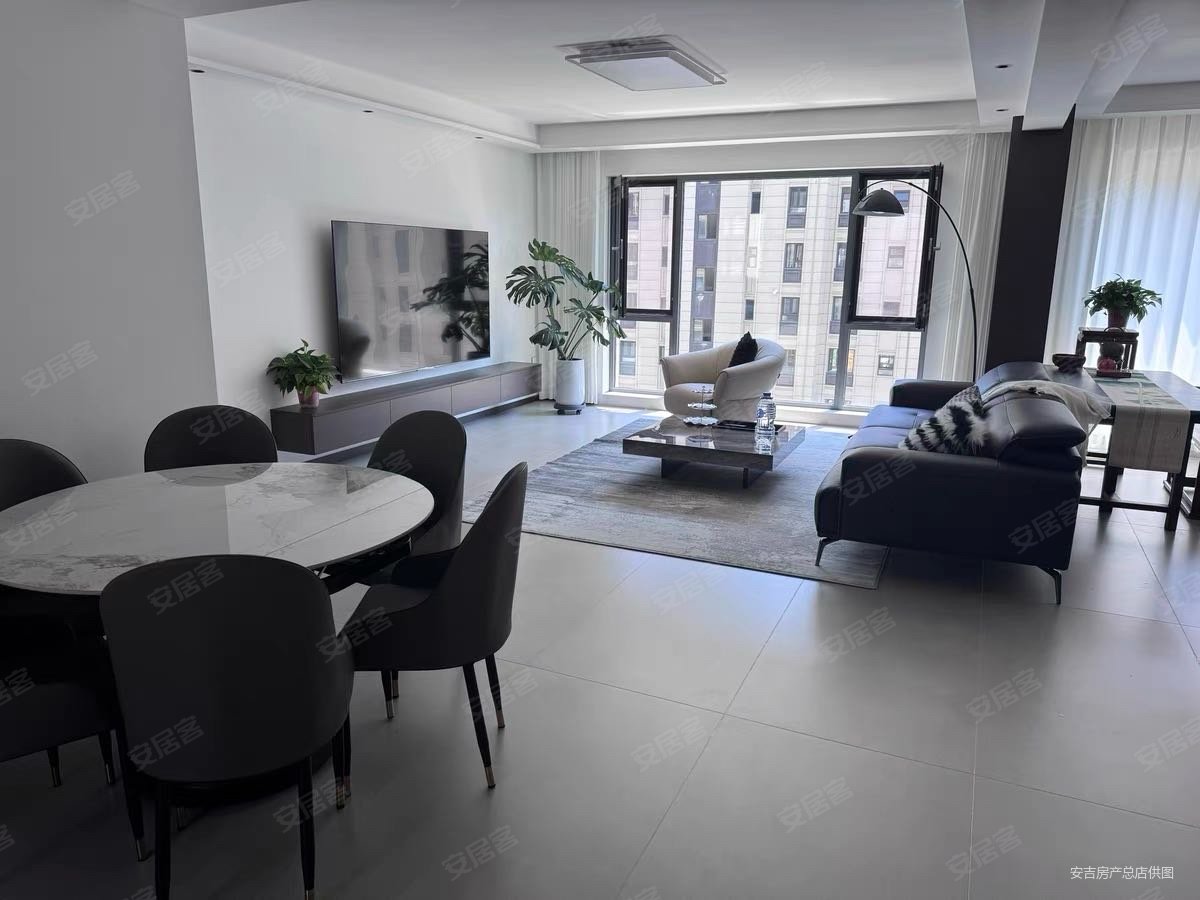 欧洲城桃花源3室2厅2卫104㎡南83.5万