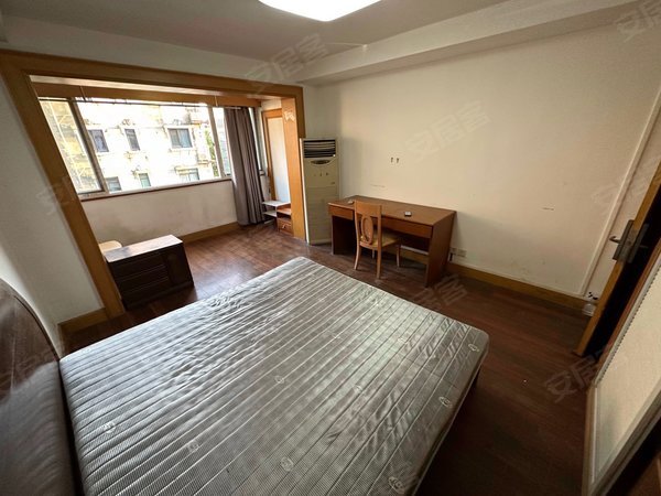 上海杨浦五角场大诚花苑10号线五角场地铁站 精装修朝南带阳台押一付