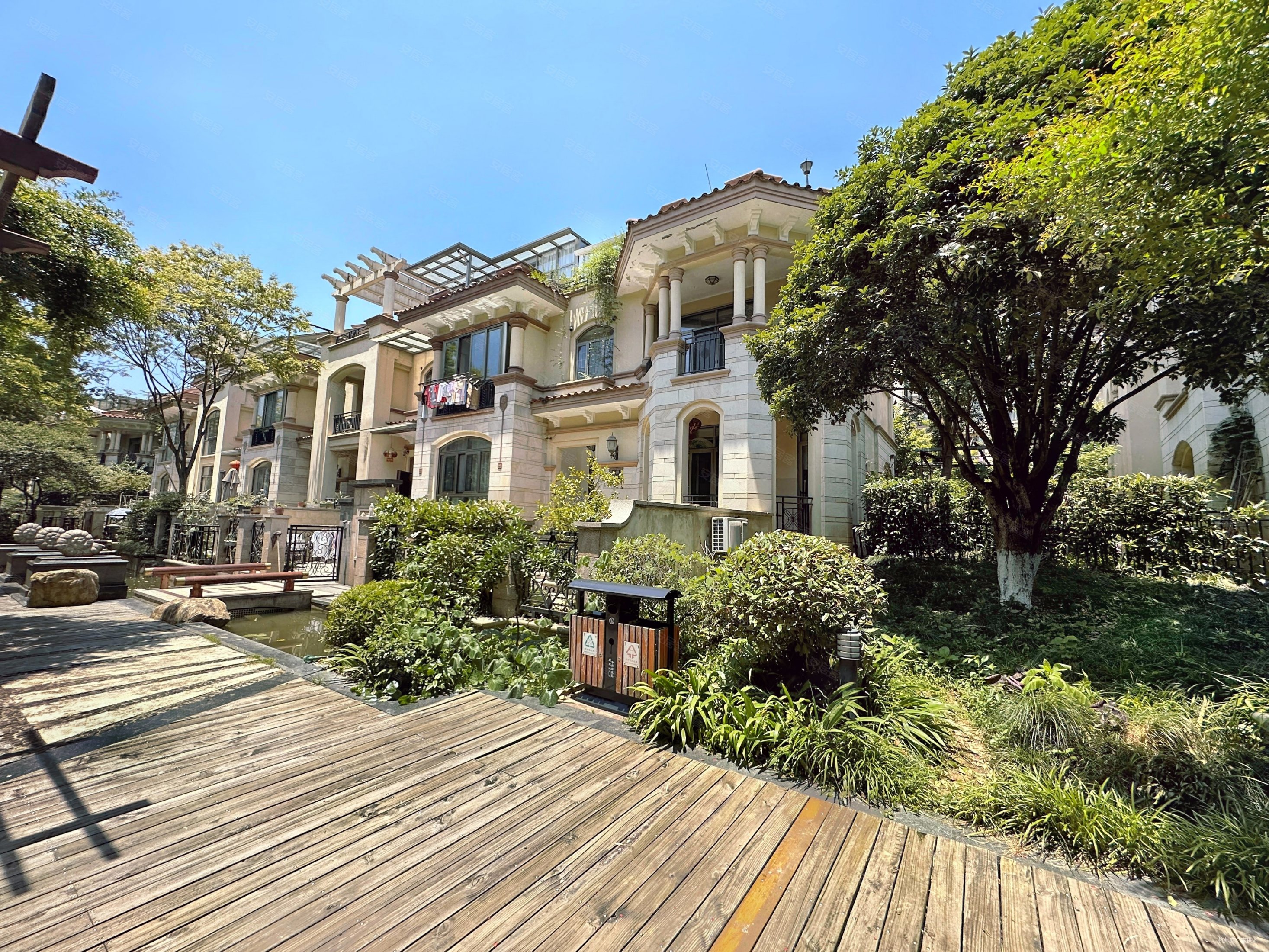 新明半岛(别墅)5室2厅4卫333.34㎡南北998万