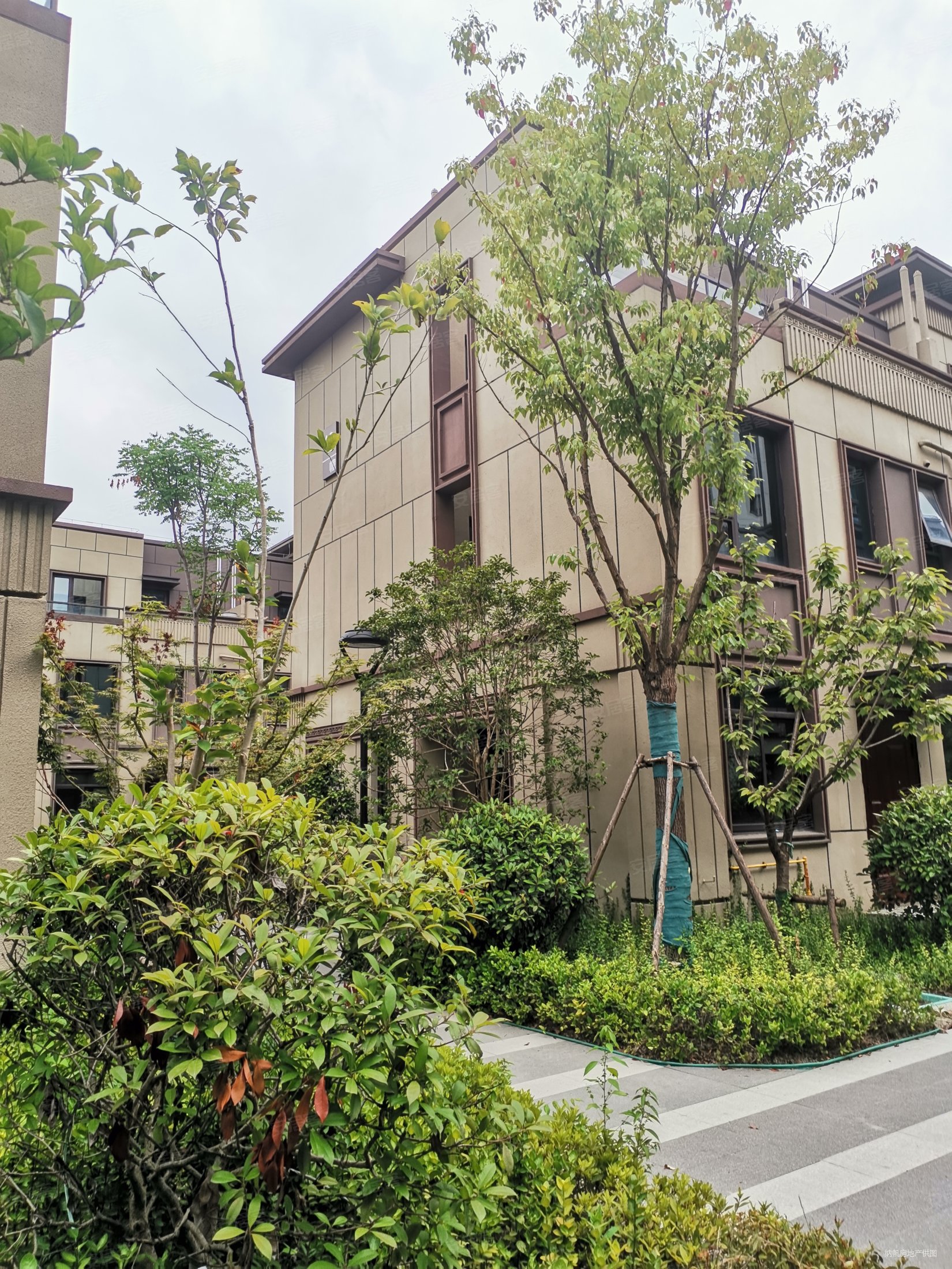 余姚漫悦湾(四期别墅)4室2厅2卫127㎡南北172万