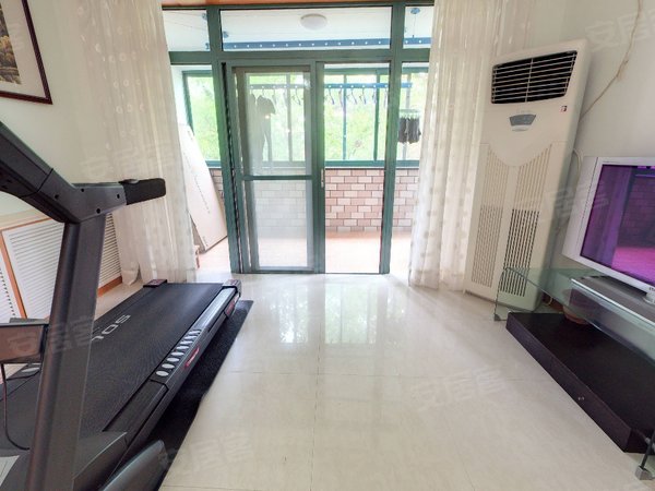 青岛崂山石老人山水名园一期山水名园一期,一楼带院,但是没有圈,家具