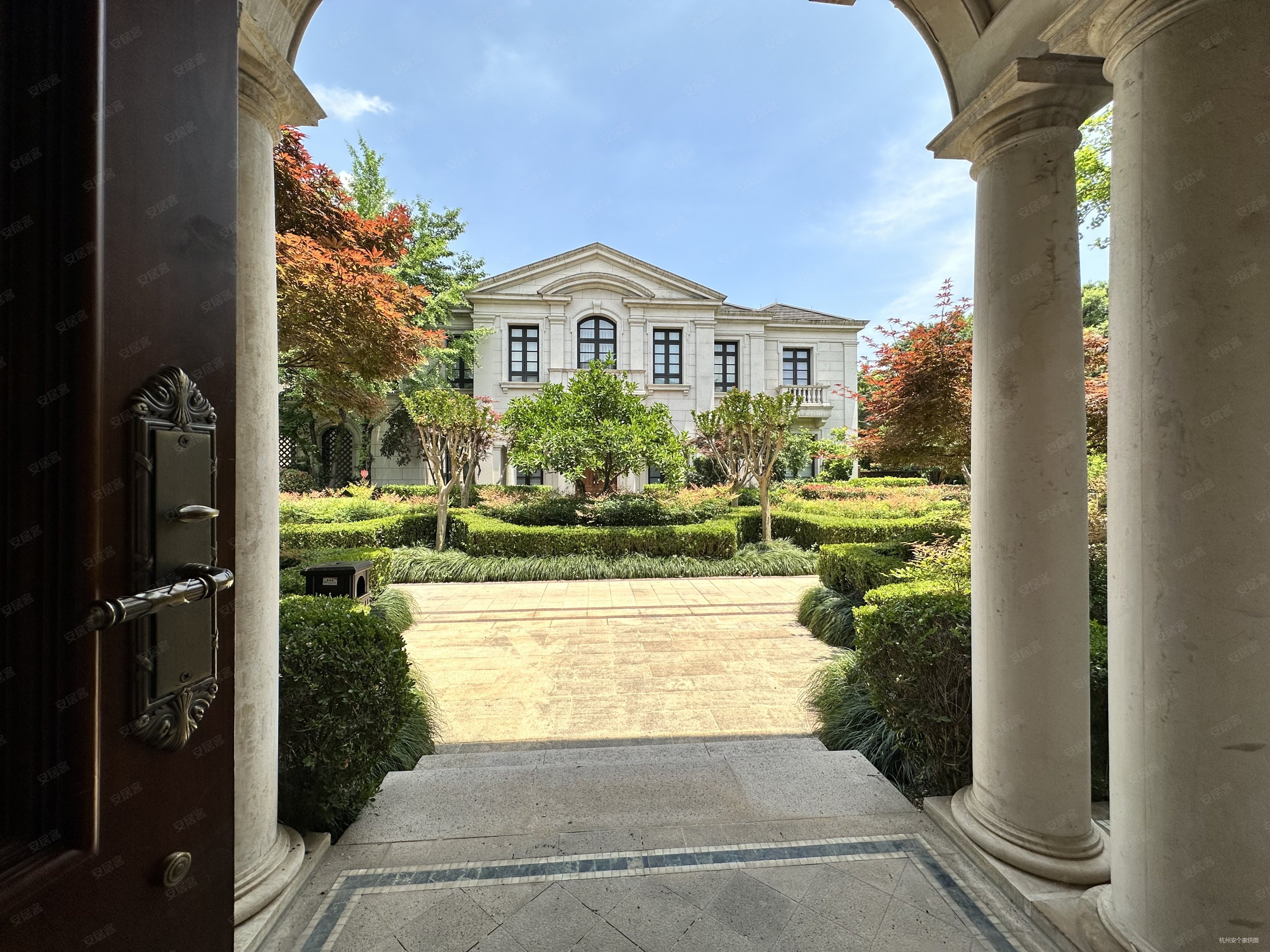 绿城伍重院5室3厅4卫474.13㎡南北2998万