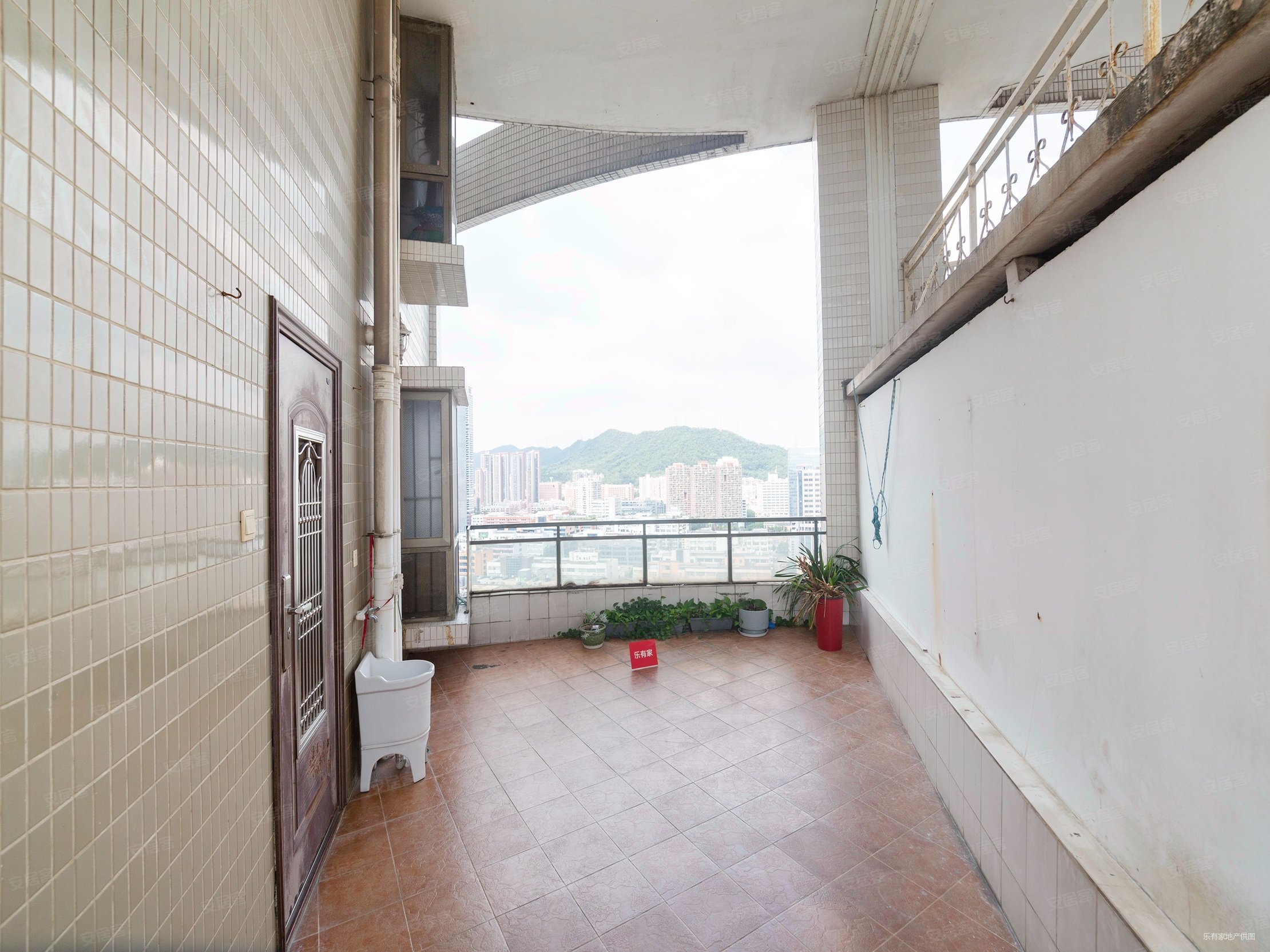 盛世鹏程花园4室2厅0卫147.93㎡南北1040万