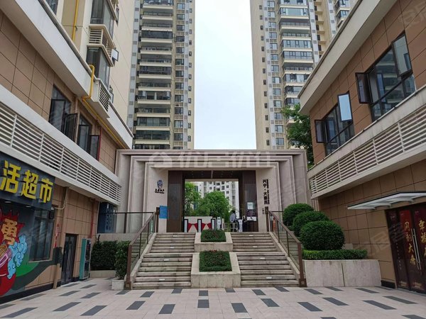 南宁兴宁区政府兴宁大唐果兴宁区政府,楼下5号线邕宾地铁口,区妇幼