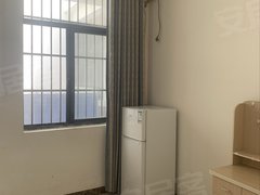 三亚吉阳商品街商品街七巷独立两室,一厨一卫有洗衣机,靠近临春河路这边出租房源真实图片