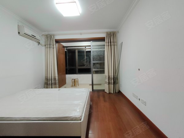 上海浦东三林绿波家园出门8号线芦恒路!电梯两房精装全配带车位!