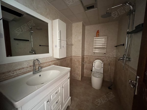 包头青山文化路万郡大都城万郡 精装修三室  家具家电齐全 钥匙在手 随时可看出租房源真实图片